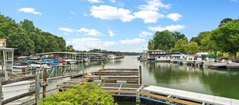 Cozy Lake Home - Jacuzzi/King Bed/Marina Access