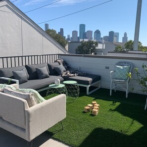 Property grounds - Bayous & Breweries! 3 BR Townhome near downtown (Houston)