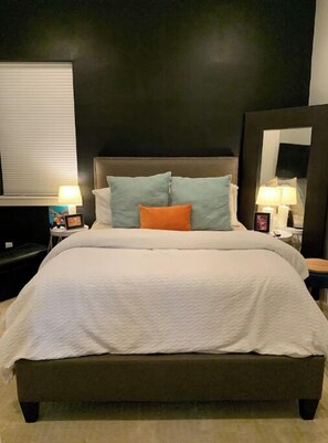 3 habitaciones, escritorio, tabla de planchar con plancha y wifi 