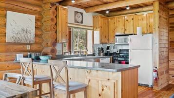 Microondas, horno, cafetera y tetera y tostadora