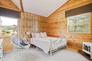 3 bedrooms, desk, WiFi