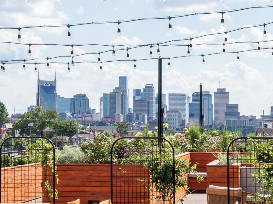 2 bars/lounges, rooftop bar