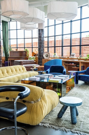 Lobby sitting area - Waymore's Guest House (Nashville)