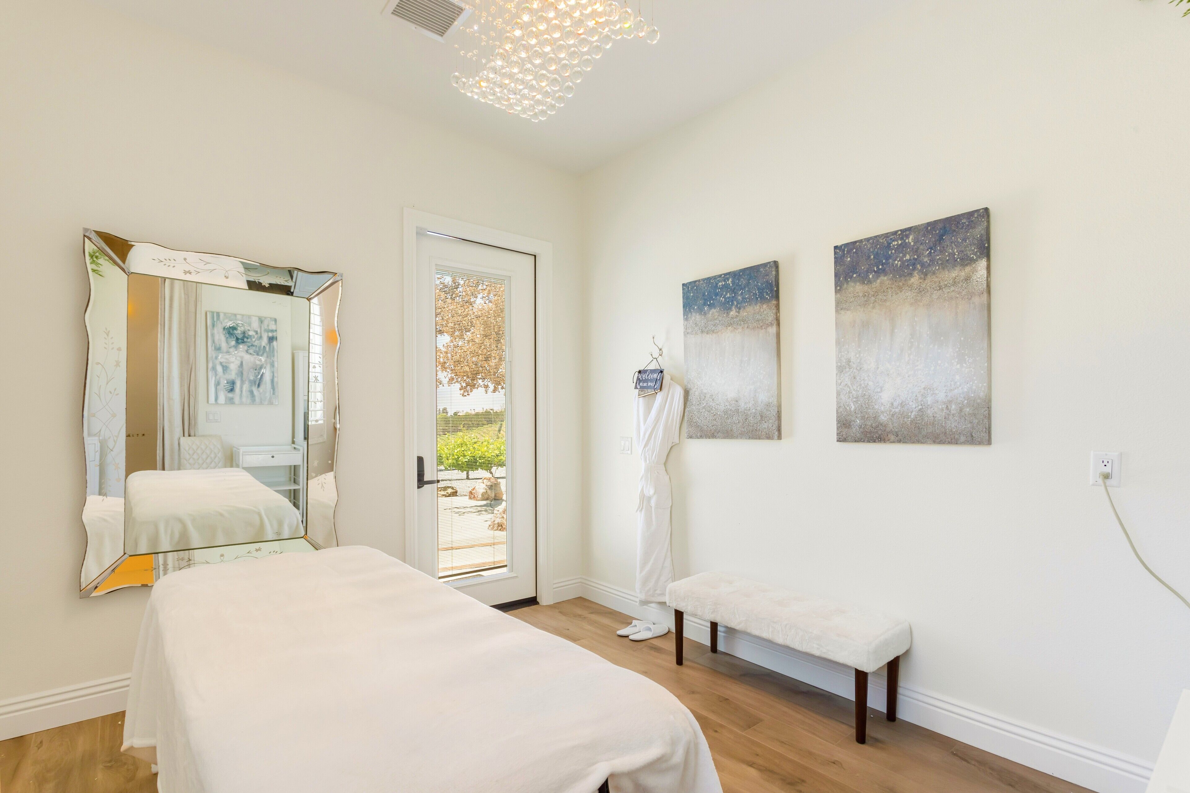 Couples treatment room(s), hot stone massages, deep-tissue massages