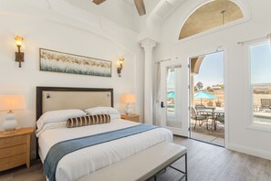 Chambre Luxe, 1 très grand lit, en bord de piscine