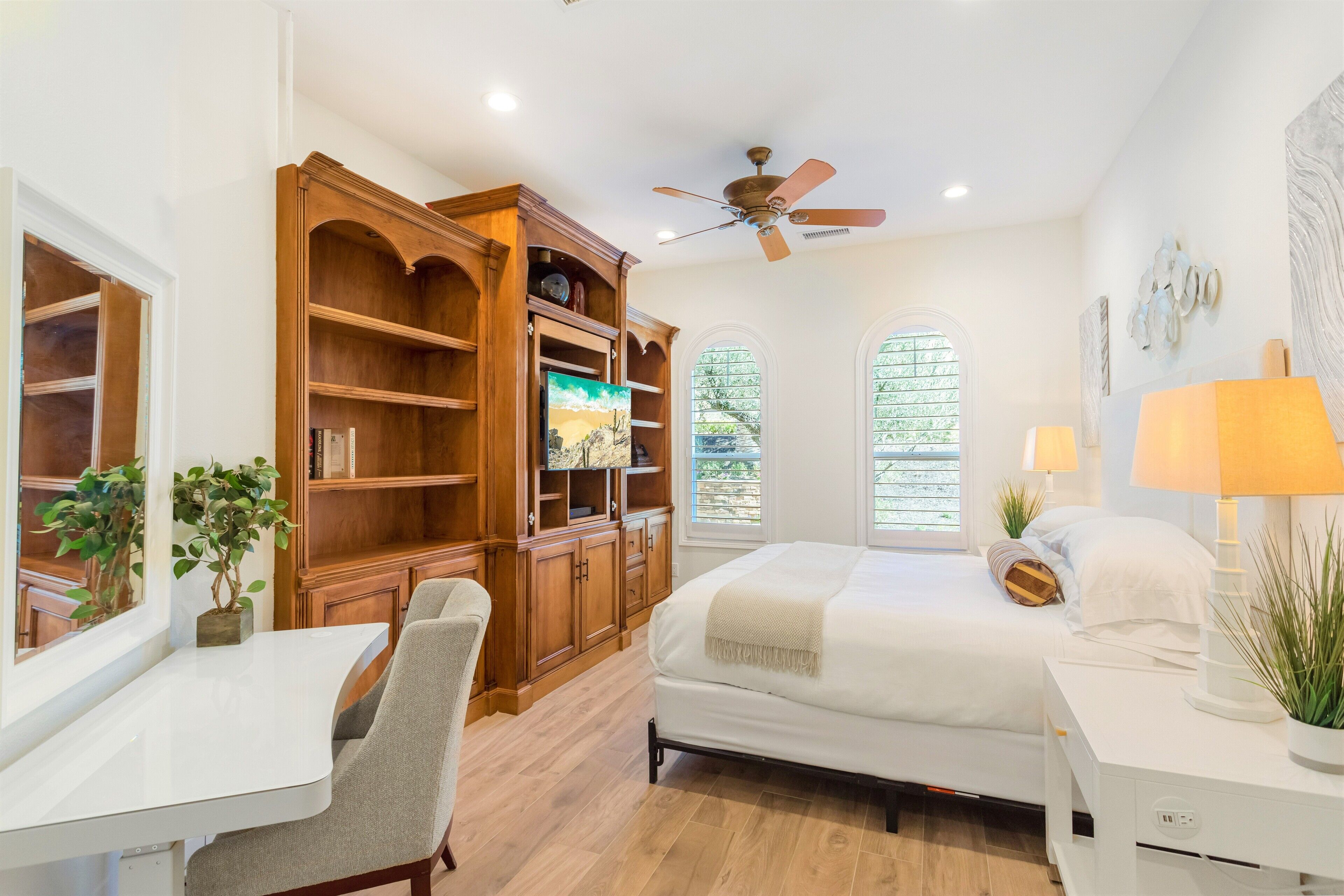 Ropa de cama de alta calidad, colchones con pillow-top y minibar 