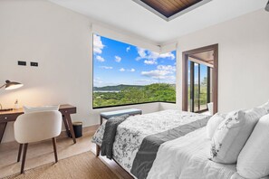 6 habitaciones, caja de seguridad en la habitación y escritorio