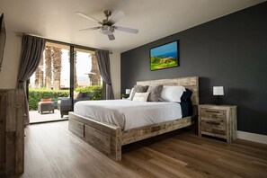 2 bedrooms, iron/ironing board, travel crib, bed sheets - Palm Desert Oasis- steps from the pool (Palm Desert)