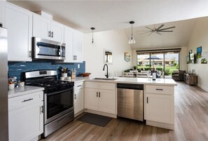 Fridge, microwave, oven, stovetop - Palm Desert Oasis- steps from the pool (Palm Desert)