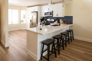 Fridge, microwave, oven, stovetop - Palm Desert Oasis- steps from the pool (Palm Desert)