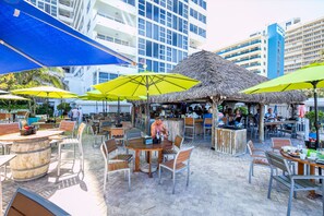 屋外ダイニングエリア