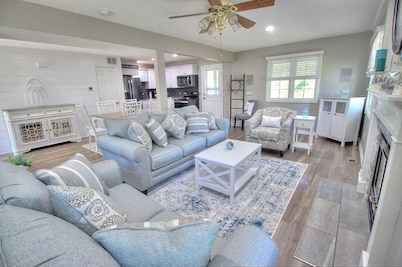 Peaceful Cabin On The Lake-Pet Friendly!