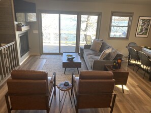 Smart TV, fireplace, ping pong, books