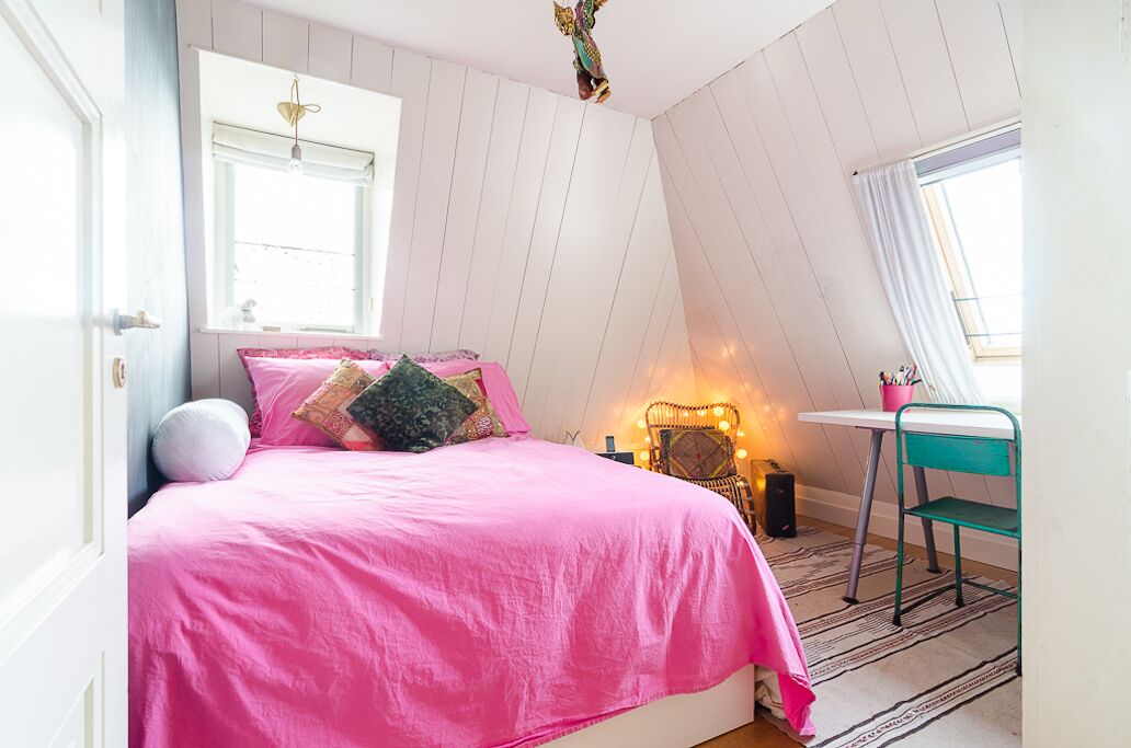 4 bedrooms, bed sheets