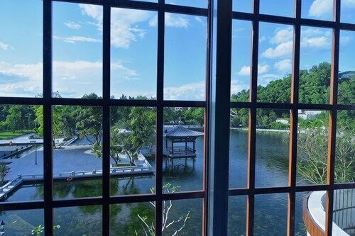 Feilong Holiday Hotel