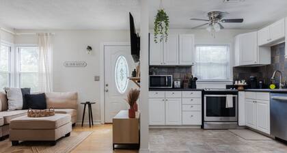 Cozy & modern 3 bedroom home in East Hill Pensacola