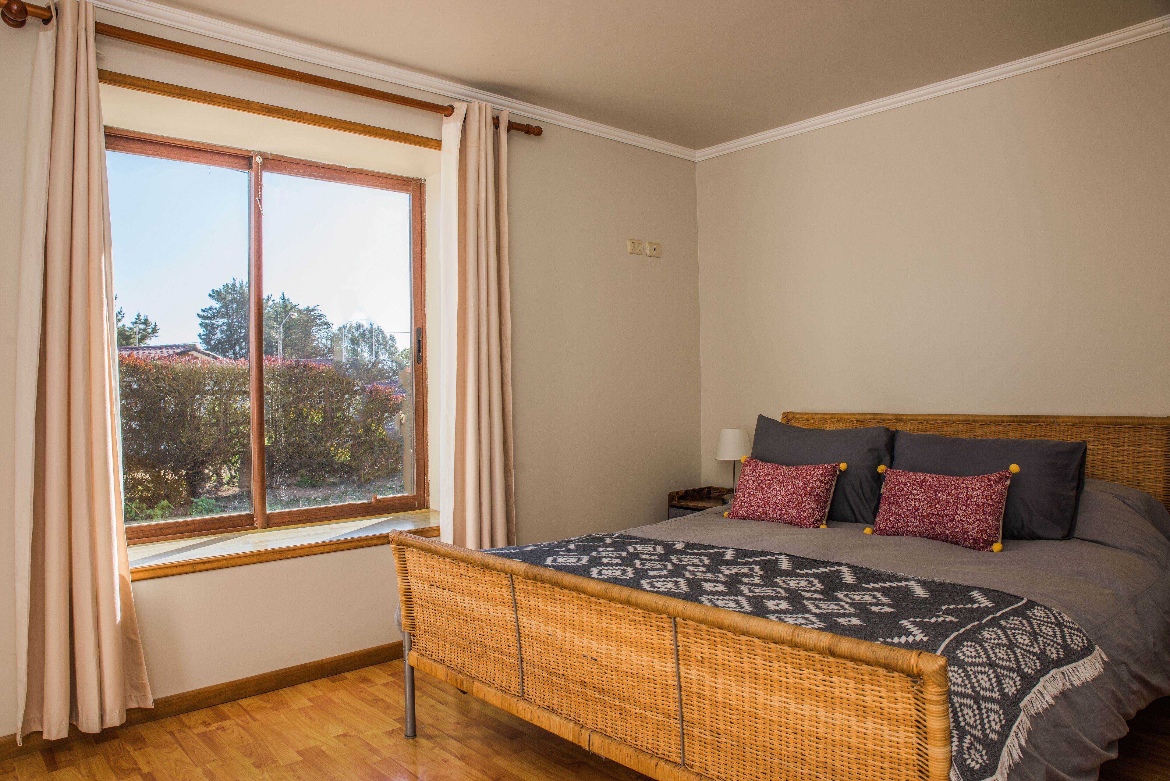 3 makuuhuonetta, silitysrauta/-lauta, ilmainen Wi-Fi, vuodevaatteet