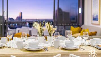 Standard Apartment, 3 Bedrooms | 2 bedrooms, individually decorated, individually furnished, free WiFi