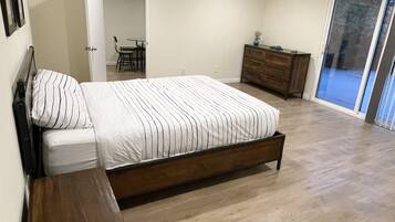 4 bedrooms, desk, iron/ironing board, free WiFi