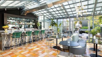 2 barer/lounger, cocktailbar