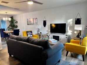 Smart TV, fireplace