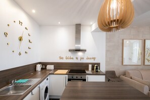 Fridge, microwave, oven, coffee/tea maker