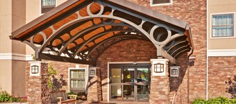 Family 1-BR Suite, 2 Doubles Near Buffalo