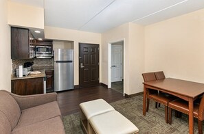 Interior - Pool & Gym. Near University of Tennessee (Oak Ridge)