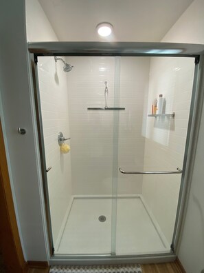 Shower, hair dryer, towels, shampoo