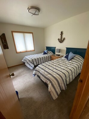 2 bedrooms, iron/ironing board, free WiFi, bed sheets - 2 Bedroom Coach House, Green Lake, WI (Green Lake)