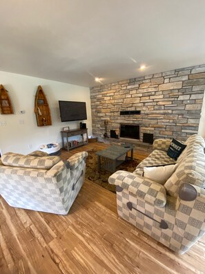 Smart TV, fireplace - 2 Bedroom Coach House, Green Lake, WI (Green Lake)
