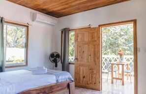 1 bedroom, desk, free WiFi, bed sheets