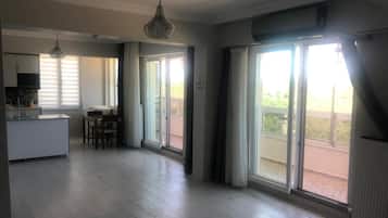 Deluxe Room, Non Smoking, Sea View | Free WiFi, bed sheets