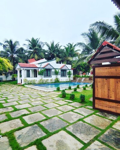 Beautiful villa w/Private swimming pool — 15 min from the beach!