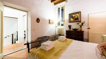 1 bedroom, desk, iron/ironing board, WiFi