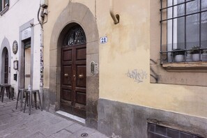 Exterior detail - Santo Spirito Dream in Florence by Mmega (Firenze)