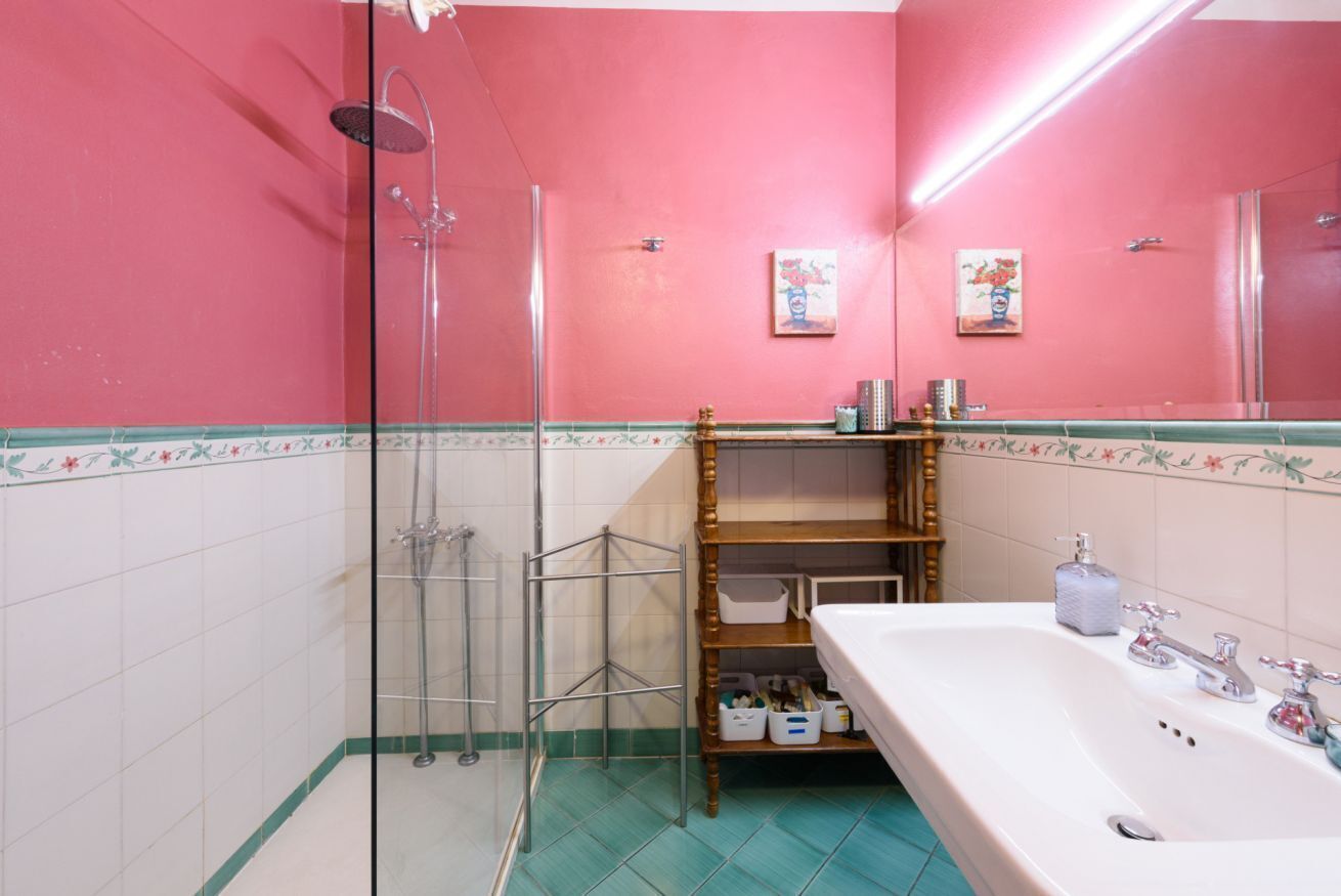 Shower, hair dryer, towels, shampoo