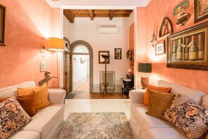 Living area - Santo Spirito Dream in Florence by Mmega (Firenze)