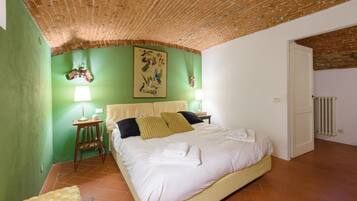 2 Schlafzimmer, Schreibtisch, Bügeleisen/Bügelbrett, WLAN