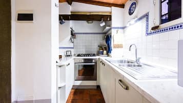 KĂŒhlschrank, Mikrowelle, Ofen, Herdplatte