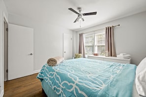 2 Schlafzimmer, Schreibtisch, Bügeleisen/Bügelbrett, WLAN