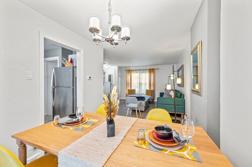 Enjoy Chicago/suburbs 2BR townhouse fully equipped