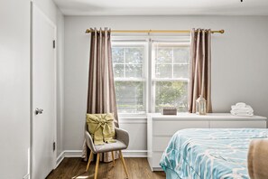 2 bedrooms, desk, iron/ironing board, WiFi