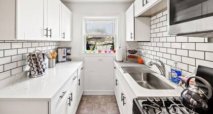 Enjoy Chicago/suburbs 2BR townhouse fully equipped
