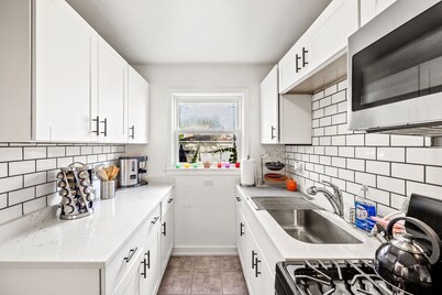 Enjoy Chicago/suburbs 2BR townhouse fully equipped