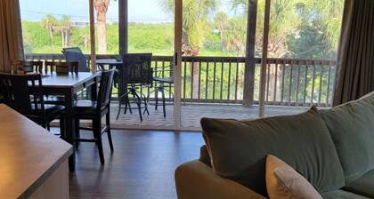 Beautiful 3 br 2 ba. Home on the Alafia River, 15 Min. from Tampa