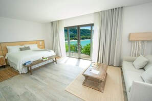 Studiosuite – panorama | Sengetøy i egyptisk bomull, sengetøy av topp kvalitet og safe på rommet