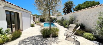 Amazing villa with heated pool and parking