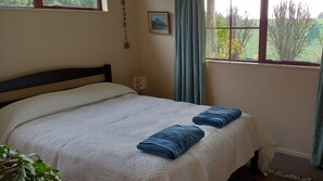 2 bedrooms, WiFi, bed sheets - Cosy country cottage retreat - close to the airport and the mountains (Darfield)