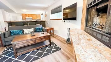 Smart TV y chimenea